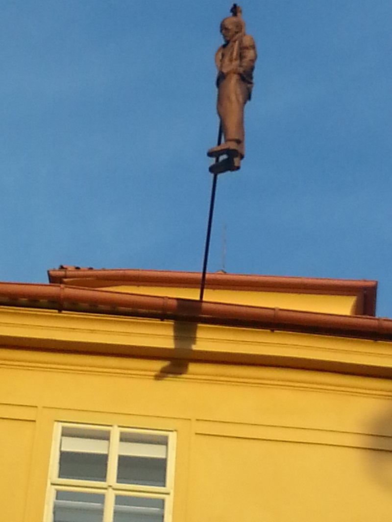 Man Hanging Out (An Einstein Sculpture by David Černý)