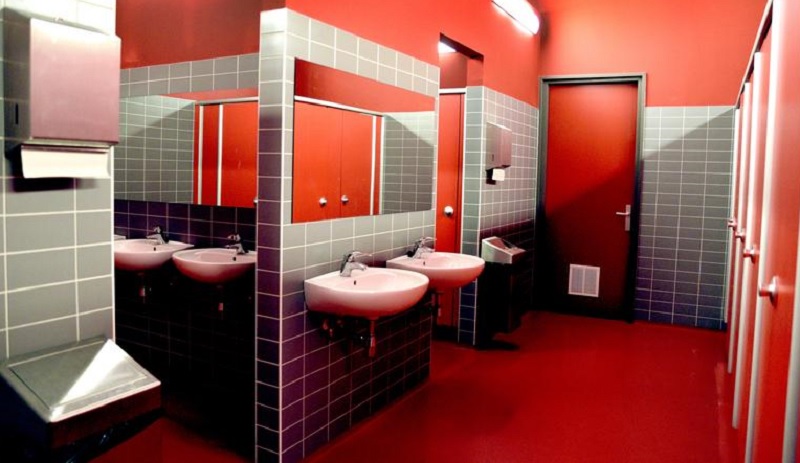 Bathroom Facilities at the Blue Collar Hostel (Eindhoven)