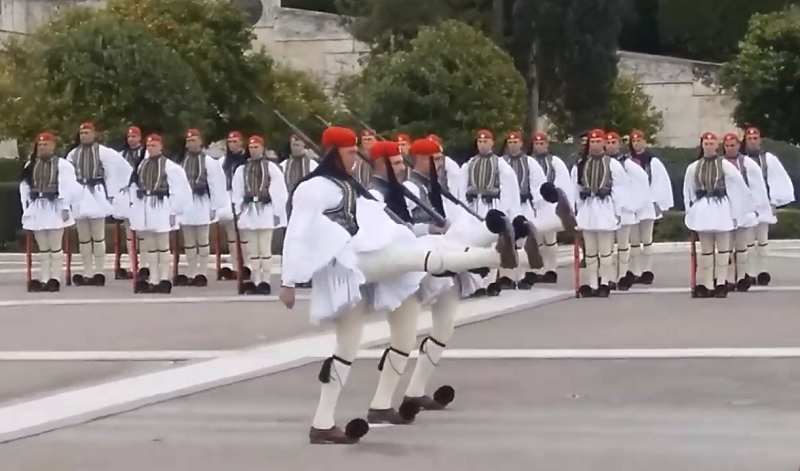 Tomb of the Unknown Soldier in Athens: Know the Best Time to Go