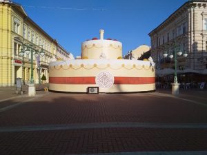 Szeged 300: the Big Anniversary Cake you Can Walk Inside
